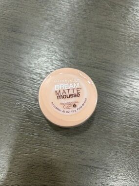 Maybelline Dream Matte Mousse Foundation - Creamy Natural 🌸 FIRM PRICE 🌸